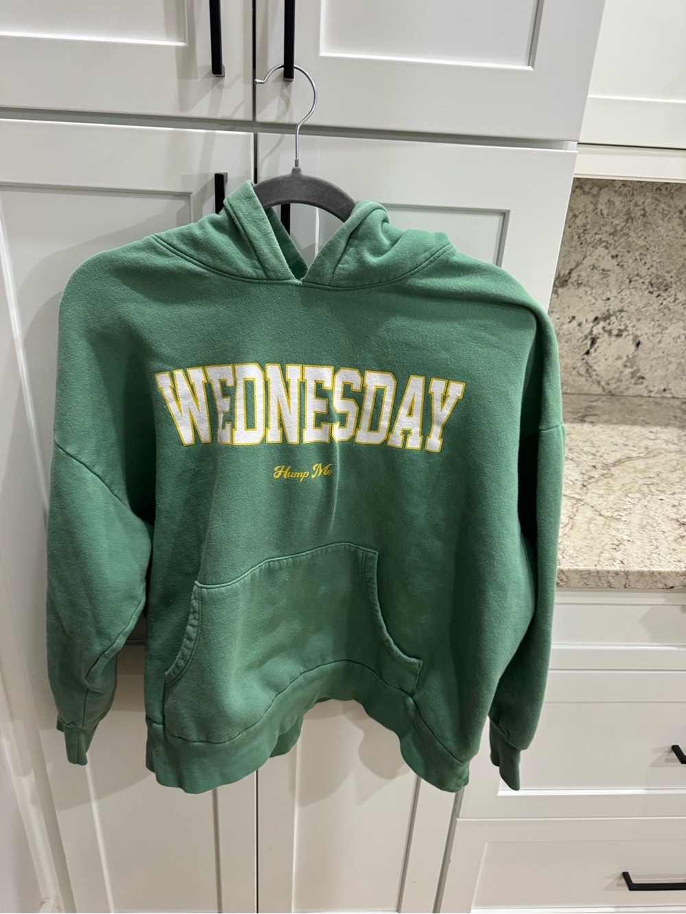 Green "WEDNESDAY" Graphic Hoodie


67p